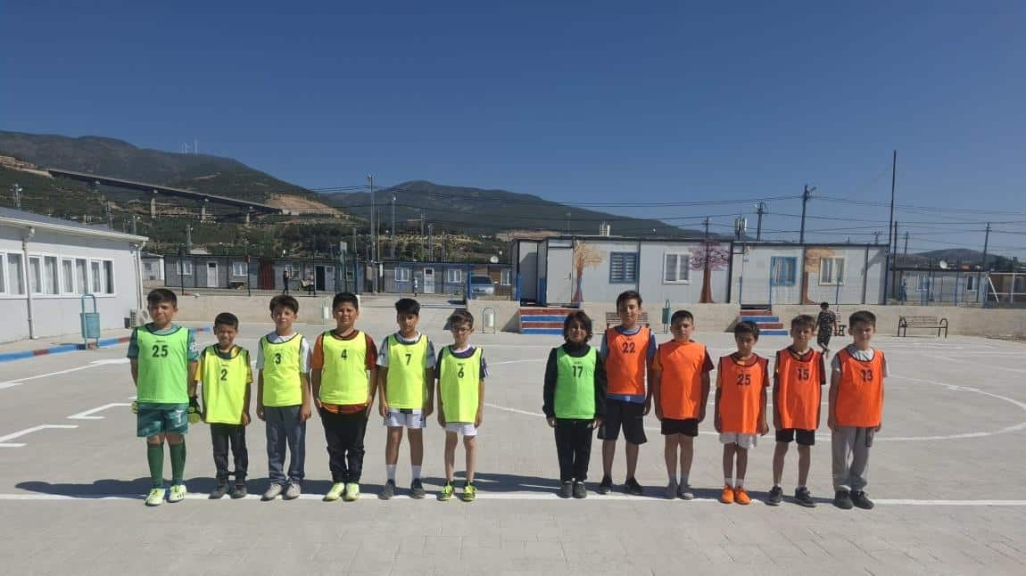 SINIFLARARSI FUTBOL TURNUVASI BUGÜN İTİBARI İLE BAŞLAMIŞTIR.